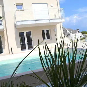 aura-ar-holidayhome.hotelinveneto.com/